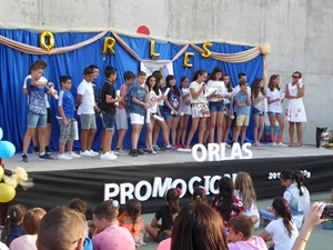 Entrega de Orlas de Sexto de Primaria en el patio del Colegio San Rafel