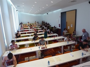 Alumnos de La Nucia y de toda la comarca se examinan en las aulas de la Seu Universitària