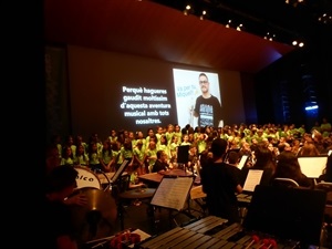 El concierto de “L’Escola Canta” fue dedicado a Miquel Joaquim Teuler Moreno, recientemente fallecido