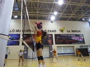 Partido juvenil entre el Space Needle Volleyball y el Benidorm