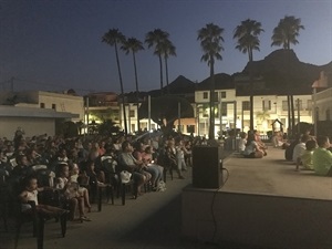 La cita con el cine al aire libre es a las 22 horas en la plaça dels Músics