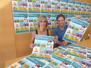 Durante la presentación de este Campus de Voluntariado Ignacio González, pte. De Amicitia junto a Mª Jesús Jumilla, concejal de Juventud de La Nucía