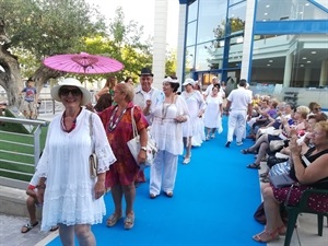 Desfile final de todos los participantes el martes por la tarde