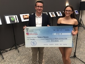 Verónica Bowman, ganadora del concurso en 2018, junto al concejal Pepe Cano