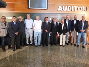 Todos los participante en el foro antes de comenzar el acto