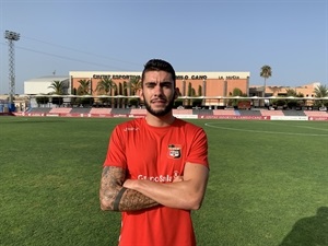 El lateral derecho José Más también fue presentado como nuevo jugador del CF La Nucia