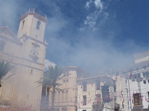 La pólvora y el atronador sonido protagonistas del inicio de las fiestas