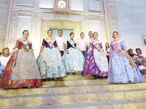 La escalinata de la Iglesia ha servido de marco incomparable para el inicio de las fiestas