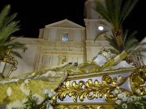 La Mare de Déu de l'Assumpció en procesión por el casco antiguo