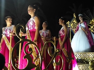 La reina y sus damas cerraron el Desfile