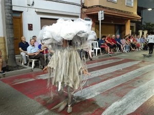 El premio para el mejor personaje “Tormenta” de María Ponsoda con las penyas el Drac, L´Aldarull y L´Afalak y su Fenòmens atmosfèrics