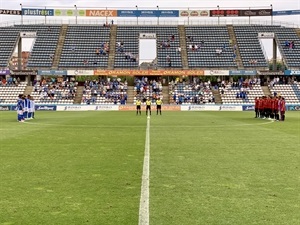 Antes de iniciarse el partido se guardó un minuto de silencio por la hija recientemente fallecida del ex seleccionador de fútbol Luis Enrique