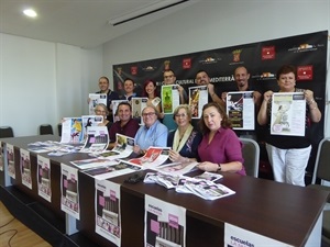 Presentación de las Escuelas Culturales de l'Auditori con los profesores de las 13 escuelas, Pedro Lloret, concejal de Cultura y Bernabé Cano, alcalde de La Nucía