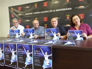 Presentación de la Gala con Beatriz Vaello, directra. de la Escuela, Juan Vicente Peral, vicepte. Banco de Alimentos de Alicante, Andrés Galán, miembro Patronato del Banco de Alimentos Alicante y Pedro Lloret, concejal de Cultura