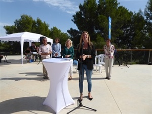 Stephan Kippes y Klaus Eicher, coordinadores de la fiesta solidaria junto a  a la Cónsul Honoraria de Alemania, Dorothea von Drahosch y las concejalas de La Nucia Beatriz Pérez Hickman, Jessica Gommans