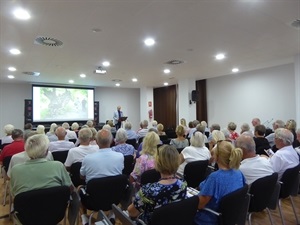 El coordinador del gruop es Kjell Ryberg que inauguró este ciclo de conferencias