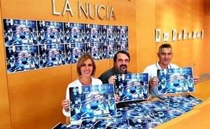 Cristobal Llorens, concejal de Nuevas Tecnologías y Mª Jesús Jumilla, concejala de Juventud en la presentación de los cursos