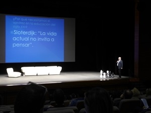 Leontxo García levantó una gran expectación en su ponencia