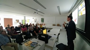 El arquitecto José Luís Campos durante su intervención en el CEM Captivador