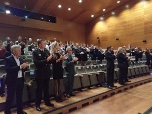 Los asistentes a esta Gala homenajearon a los galardonados con las Distincinoes a los familiares de los tres Reconocimiento Póstumo con un largo y emotivo aplauso