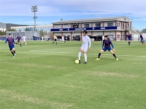 Fran Moreno adelantó su posición en el campo por la lesión de Fofo