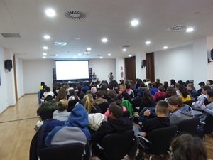 180 alumnos de sexto de primaria de los colegios públicos La Muixara y Sant Rafel de La Nucía han participado en este Taller