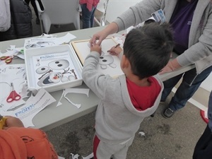 Los más pequeños disfrutaron con los talleres de manualidades