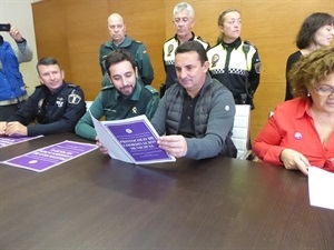 El protocolo lo ha realizado la concejalía de Igualdad y Políticas Inclusivas en colaboración con la Policía Local y la Guardia Civil, Centro de Salud, Asociación Mujeres con Voz y otras concejalías como Bienestar Social, Sanidad y Seguridad Ciudadana