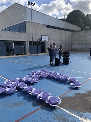 El minuto de silencio del IES La Nucía tuvo su parte musical con "El cant dels Ocells"