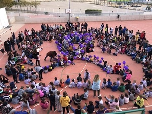 Lazo violeta contra la Violencia de Género en el Colegio Muixara