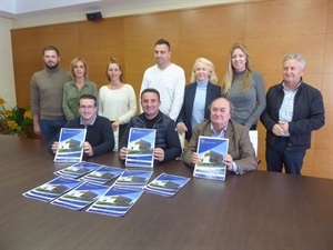 Bernabé Cano, alcalde de La Nucía. junto a Pedro Lloret, primer teniente alcalde y Pepe Cano, concejal de Participación Ciudadana y la mayoría de los concejales del equipo de gobierno