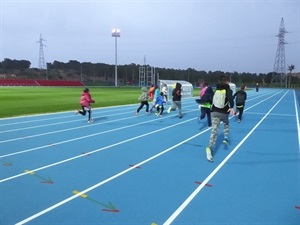 El objetivo de esta actividad era dar a conocer el funcionamiento y horarios de la Pista de Atletismo