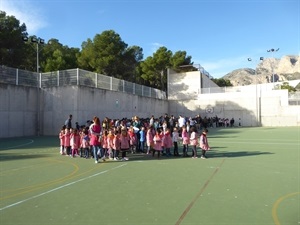 Alumnos y profesores se han dirigido de forma ordenada al patio exterior