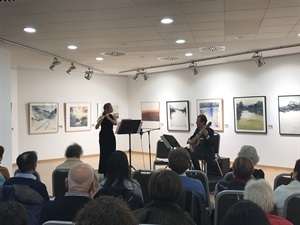 El público del concierto Souvenir de Paris disfrutó también de esta exposición