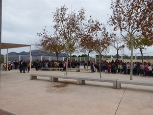 Los alumnos se han reunido en el punto de encuentro establecido en el Plan de Seguridad Escolar del centro