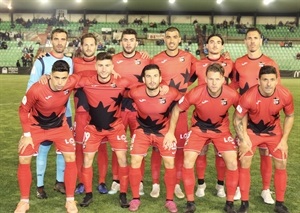 Alineación del CF La Nucía frente al Mérida