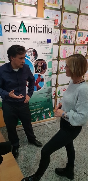 Ignacio González, pte. De Amicitia y María Jesús Jumilla, concejala de Juventud en la presentación