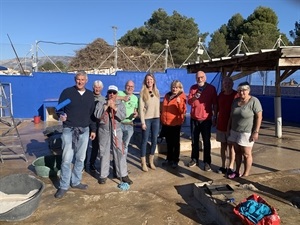 Engelien Stenbruggen, secretaria de la Protectora de Animales junto a los voluntarios y Jessica Gommans, concejala de Protección Animal de La Nucía