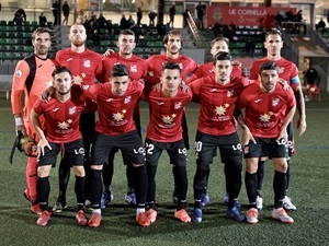 Alineación del C.F. La Nucía anoche en Cornellà