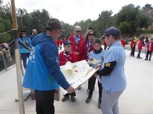 Durante el acto Vicent Devesa recibió varios regalos conmemorativos