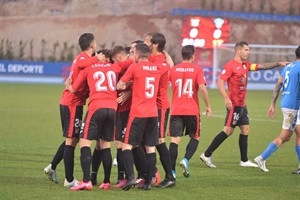 Los jugadores nucieros celebrando el tanto de Titi