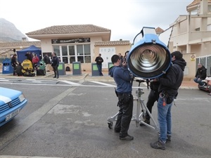 La lluvia obligó a utilizar iluminación extra en algunas escenas