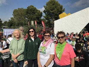 Beatriz Pérez Hickman, concejala Bienestar Social, junto a Esperanza Soria, vicepta. AECC La Nucía, Lina Cano, pta. AECC La Nucía y María Botella, pta. Anémona