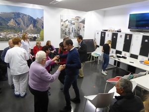 Actividad de "baile swing" en el Cendro de Día