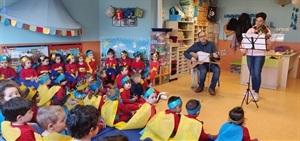 Ramón Lorente, dtor. Unión Musical de La Nucía junto a Mª Carmen García, prof. de Fasolet de La Nucía durante el día de Carnaval