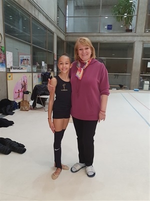 María Victoria Morilla junto a Ana Baranova, seleccionadora de conjuntos de la Federación Española de Gimnasia