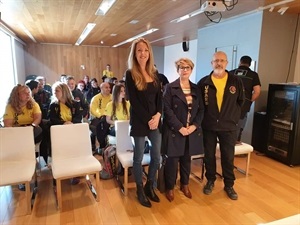 Isabel Perona, concejala de Seguridad Ciudadana de Villajoyosa junto a Toni Verdú de CECOVA y Jéssica Gommans, concejala de Protección Animal de La Nucía