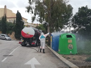 Las islas de contenedores de RSU y Reciclaje se están desinfectando a fondo