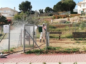 Los 15 Parques Cans de La Nucía se desinfectan periódicamentee