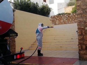 Actuación en la escalera del carrer Taifa de Denia